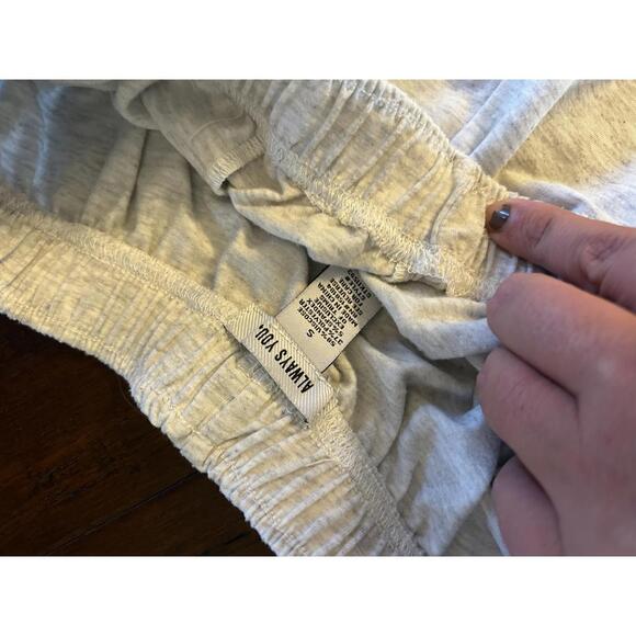 Set of Women's Joggers in Black and Gray - Picture 8 of 8